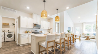 31 Victoria Gardens Sq #31 - Photo 4 of 27