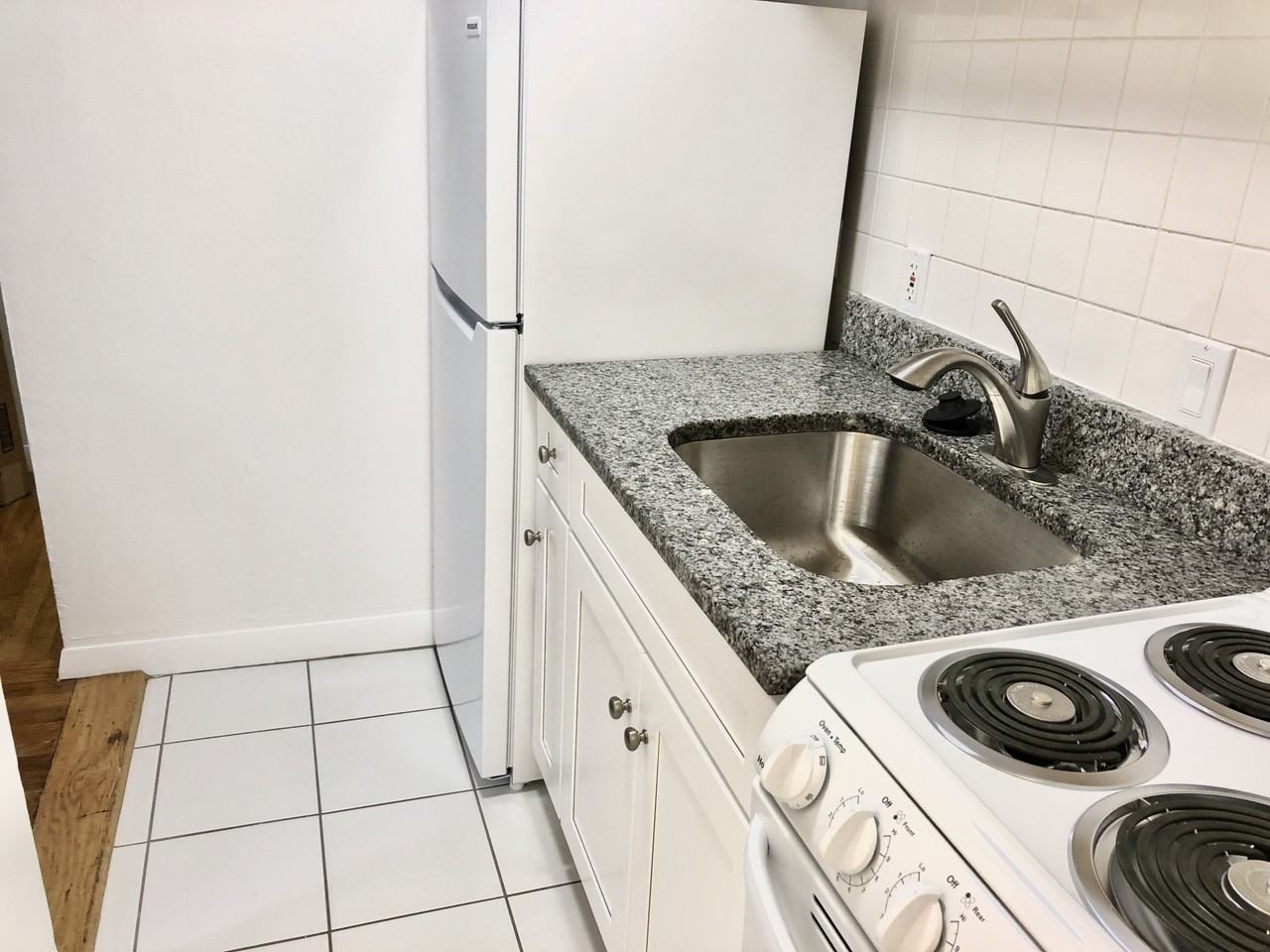 49 Gloucester St #2 - Photo 5 of 9