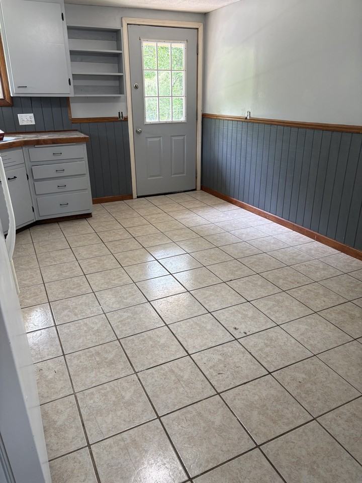 1009 N 12th St #NA - Photo 3 of 12