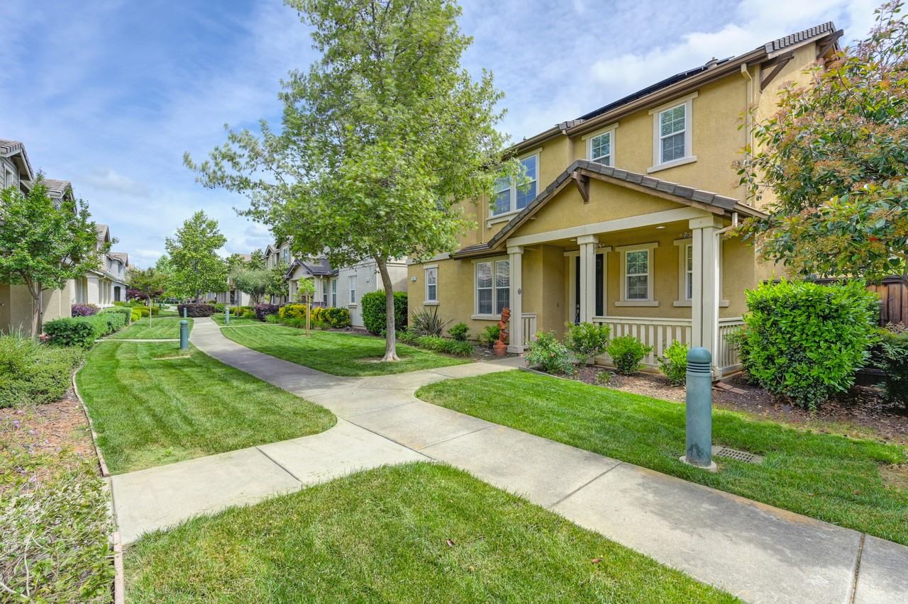 24 Crystalwood Cir #NA - Photo 2 of 18