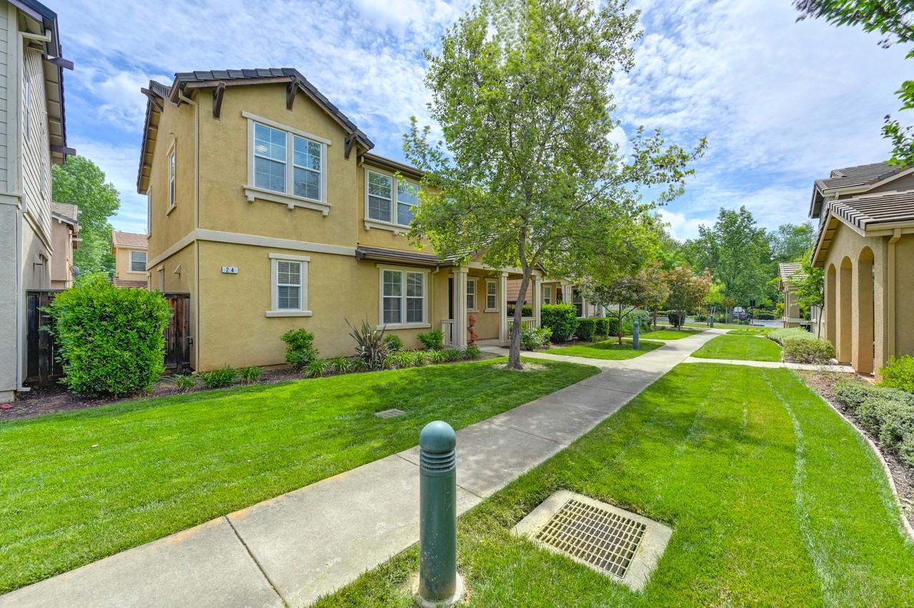 24 Crystalwood Cir #NA - Photo 3 of 18