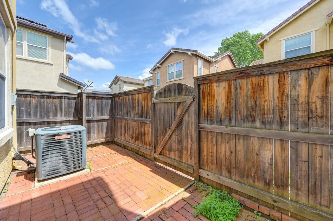 24 Crystalwood Cir #NA - Photo 4 of 18