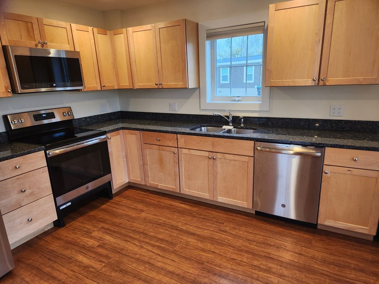204 S Maple St #A - Photo 6 of 7