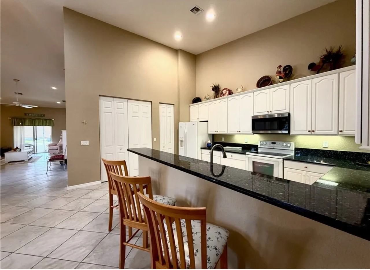 6510 Oxford Cir #101 - Photo 4 of 10