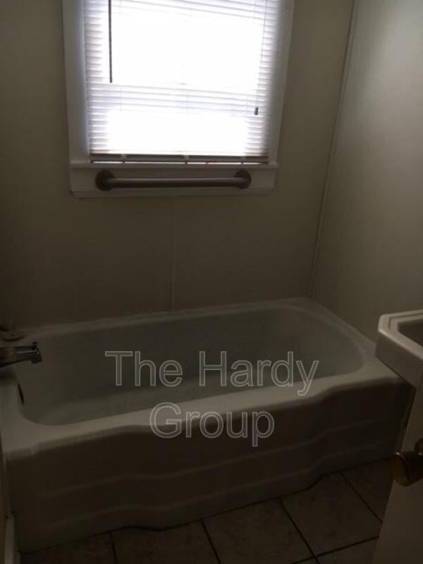 413 3rd Ave Nw - Photo 3 of 9