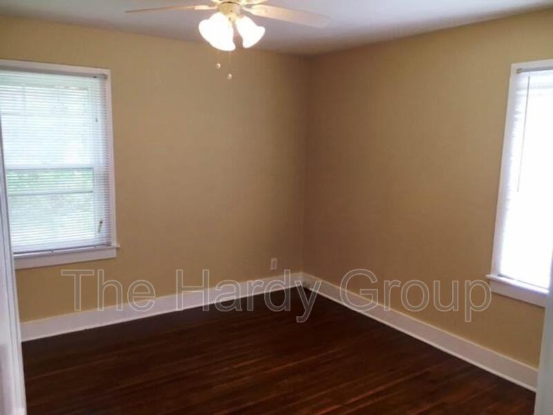413 3rd Ave Nw - Photo 4 of 9