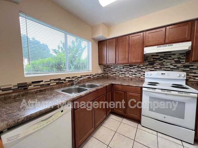 12112 Napiers Cir - Photo 3 of 13