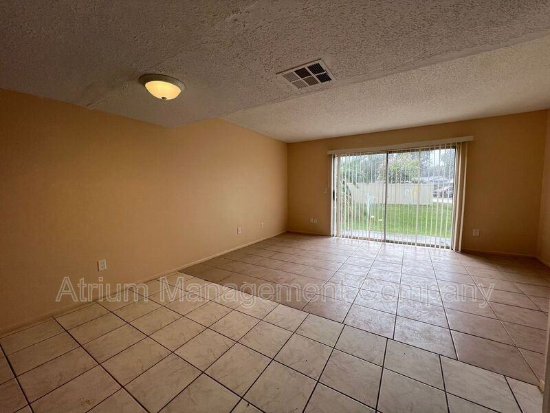 12112 Napiers Cir - Photo 7 of 13