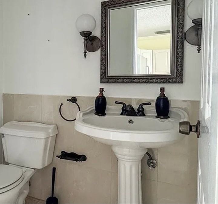 2025 Northeast 164th Street - Photo 4 of 15