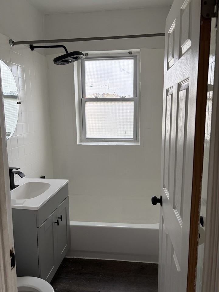 7226 S Champlain Ave #1 - Photo 2 of 4