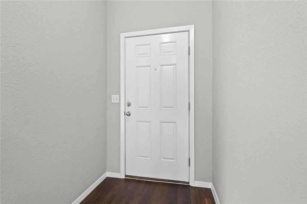 313 Woodcreek St - Photo 3 of 27