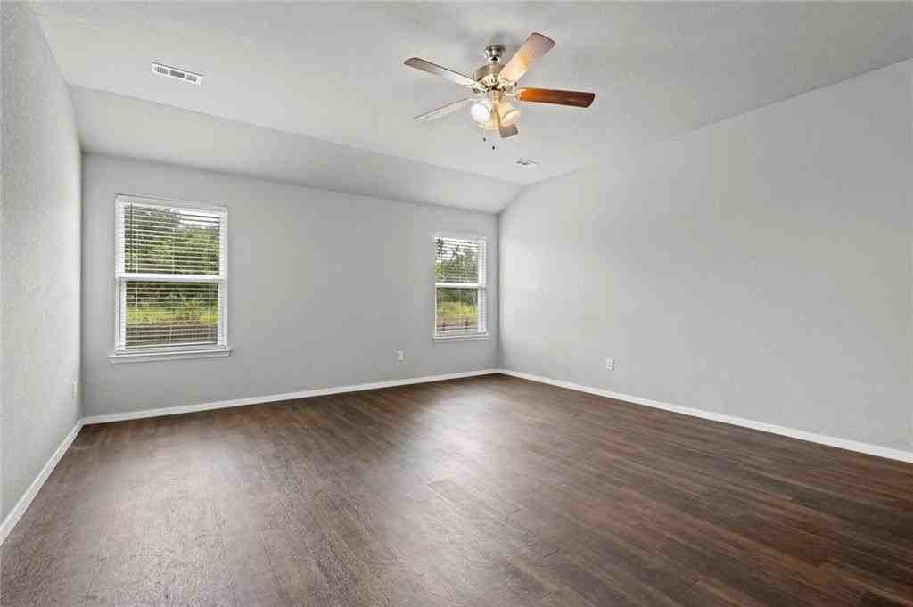 313 Woodcreek St - Photo 7 of 27