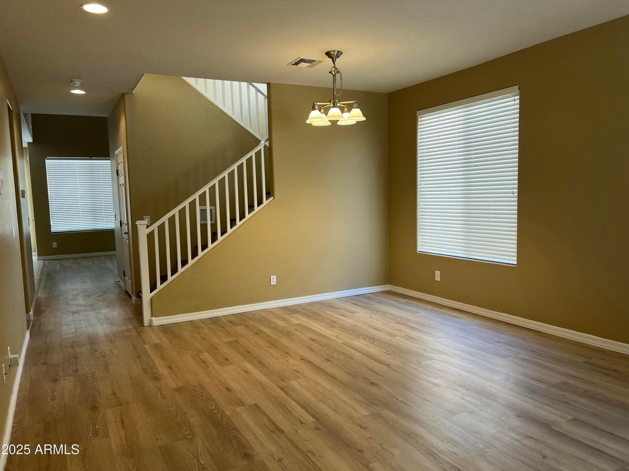 6734 W Blackstone Ln - Photo 5 of 40
