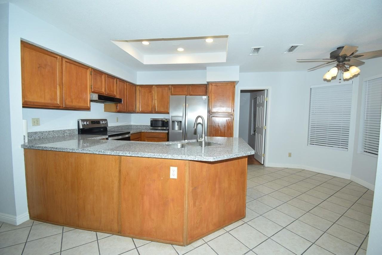 2250 W Rockwell Dr - Photo 2 of 19