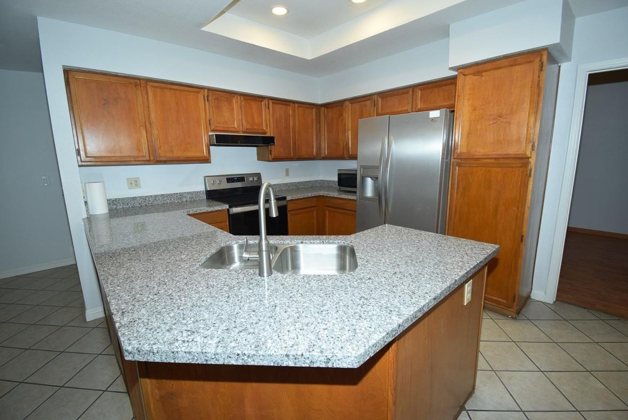 2250 W Rockwell Dr - Photo 3 of 19