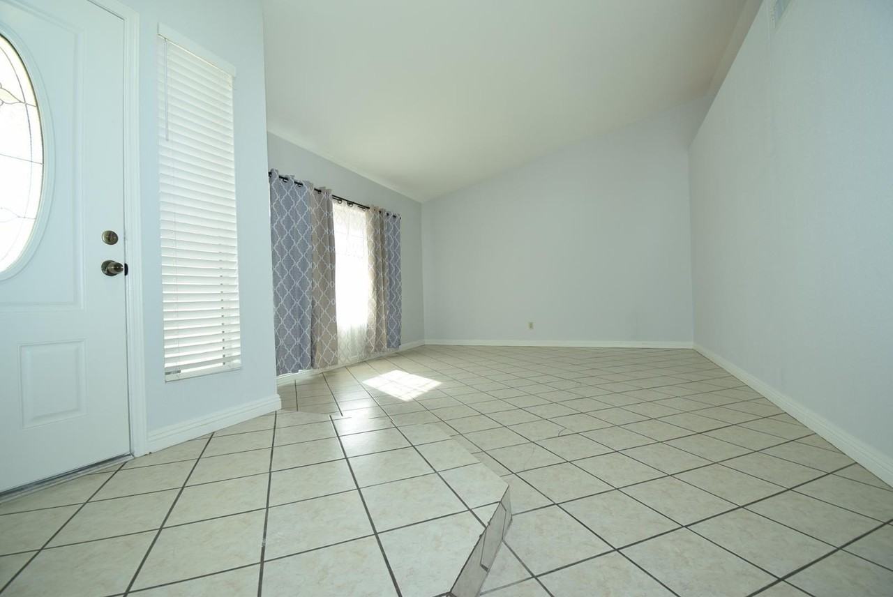 2250 W Rockwell Dr - Photo 6 of 19