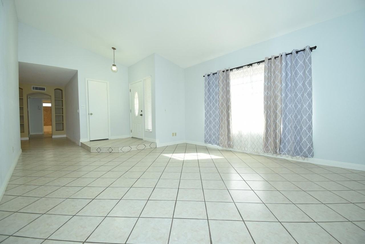2250 W Rockwell Dr - Photo 7 of 19