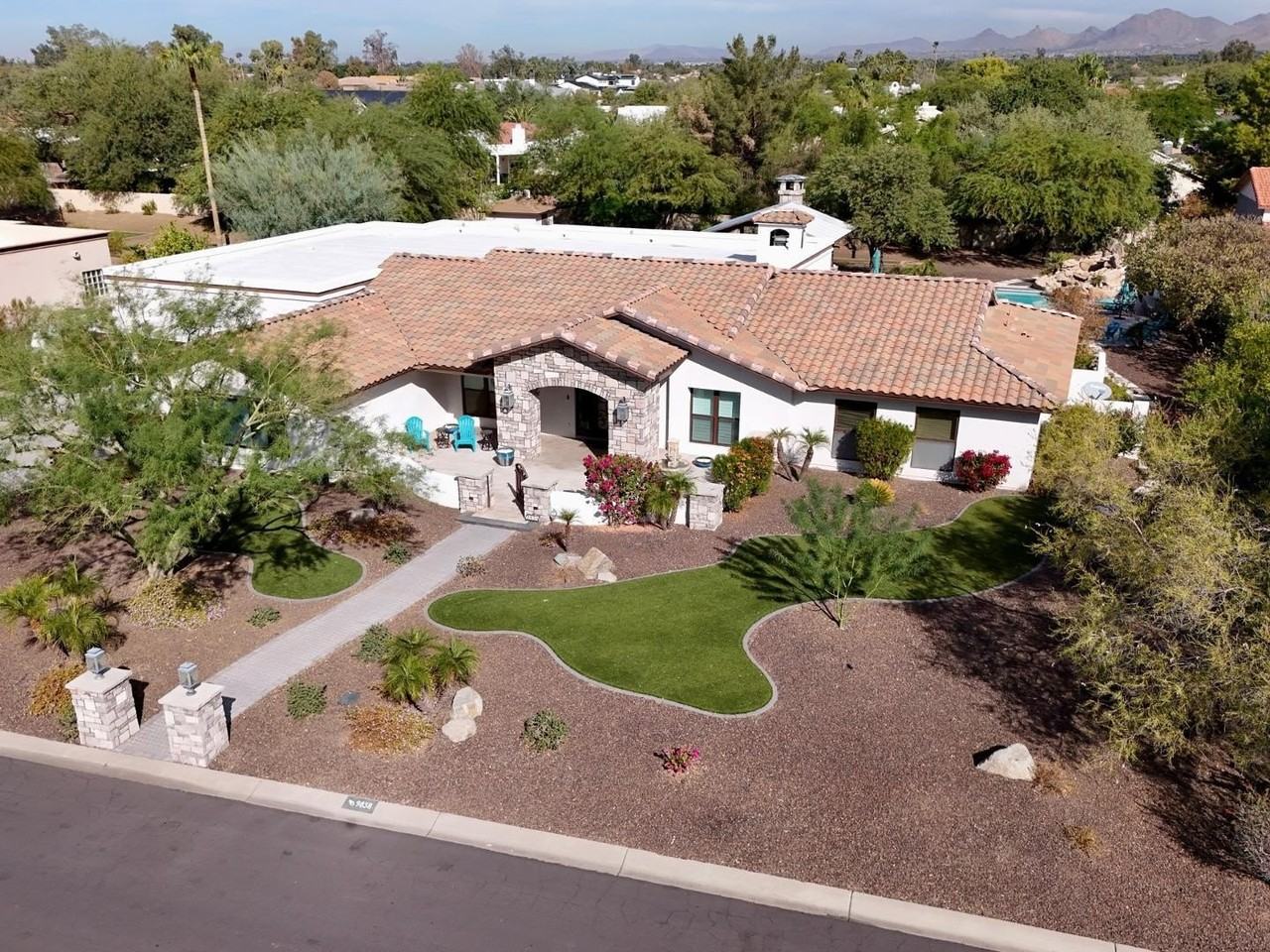 9858 E Cortez St - Photo 4 of 34