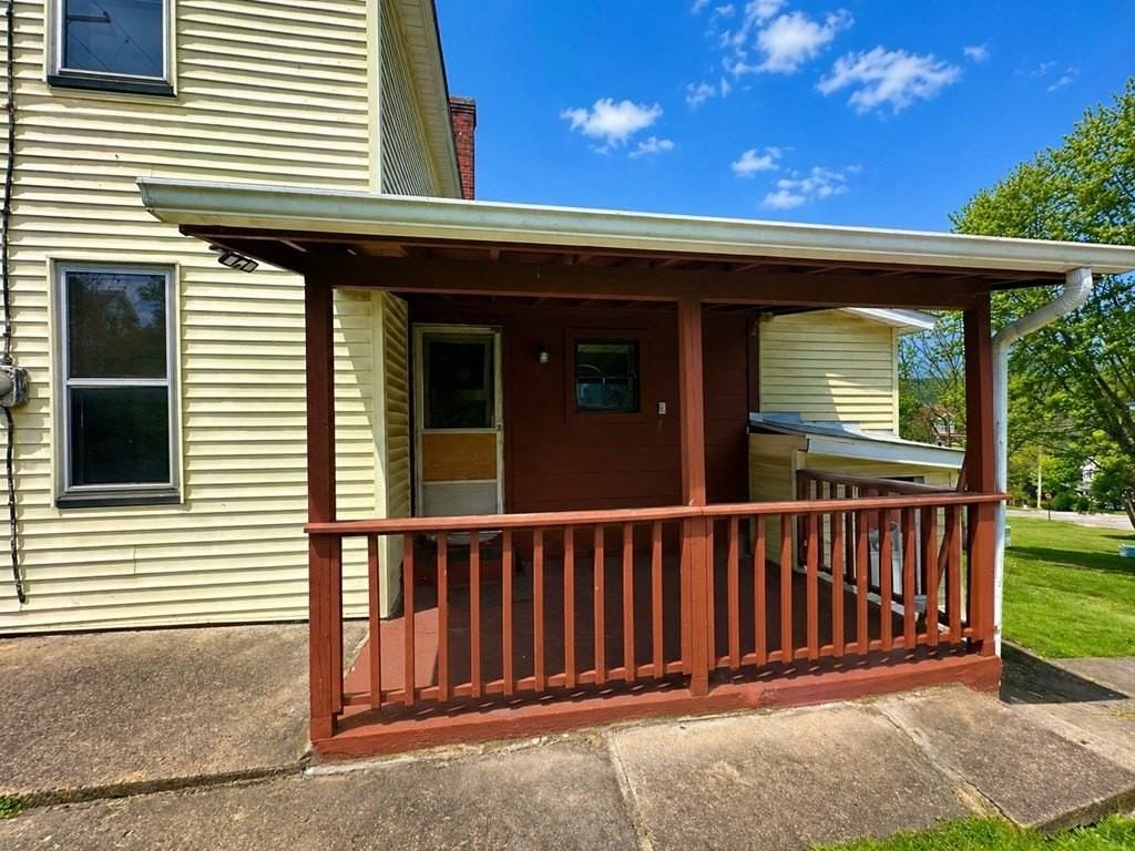 306 Plummer St - Photo 2 of 5