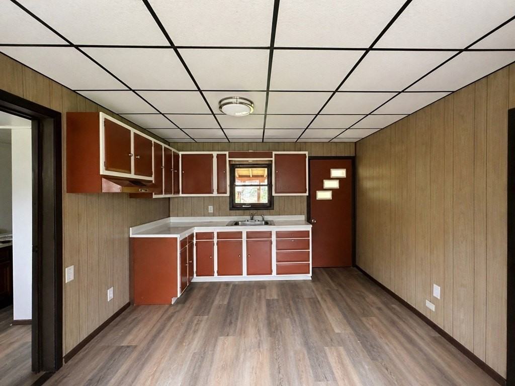 306 Plummer St - Photo 3 of 5