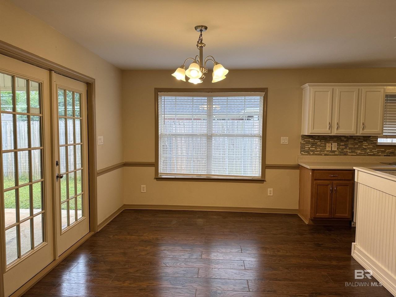 25920 Argonne Dr - Photo 2 of 12