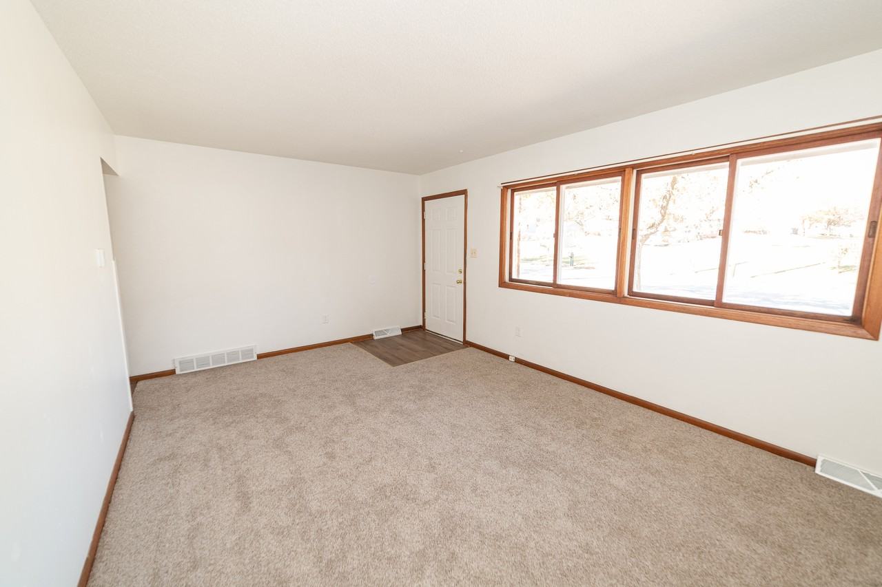 425 E Watrous Ave #NA - Photo 3 of 19