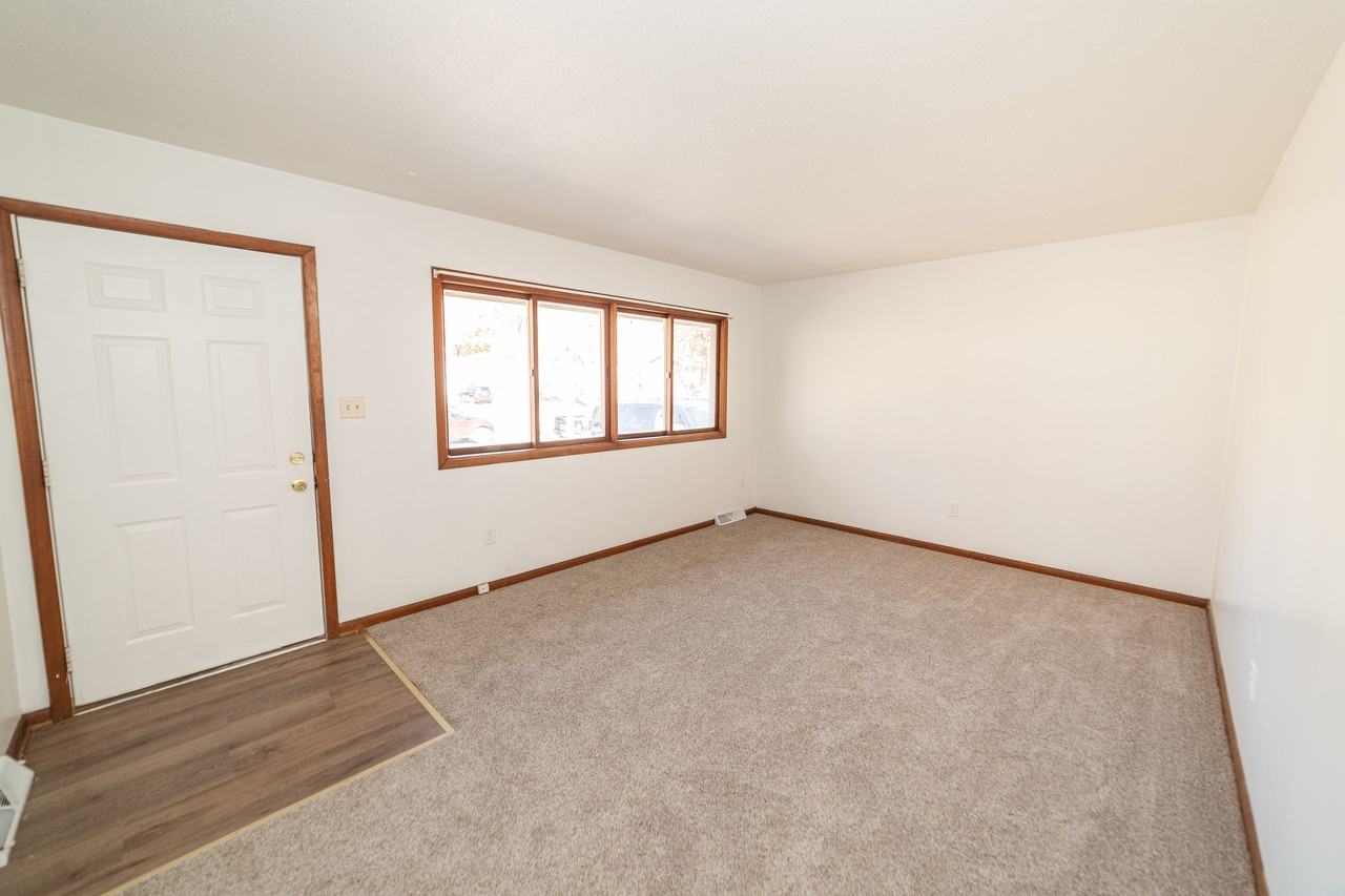 425 E Watrous Ave #NA - Photo 4 of 19