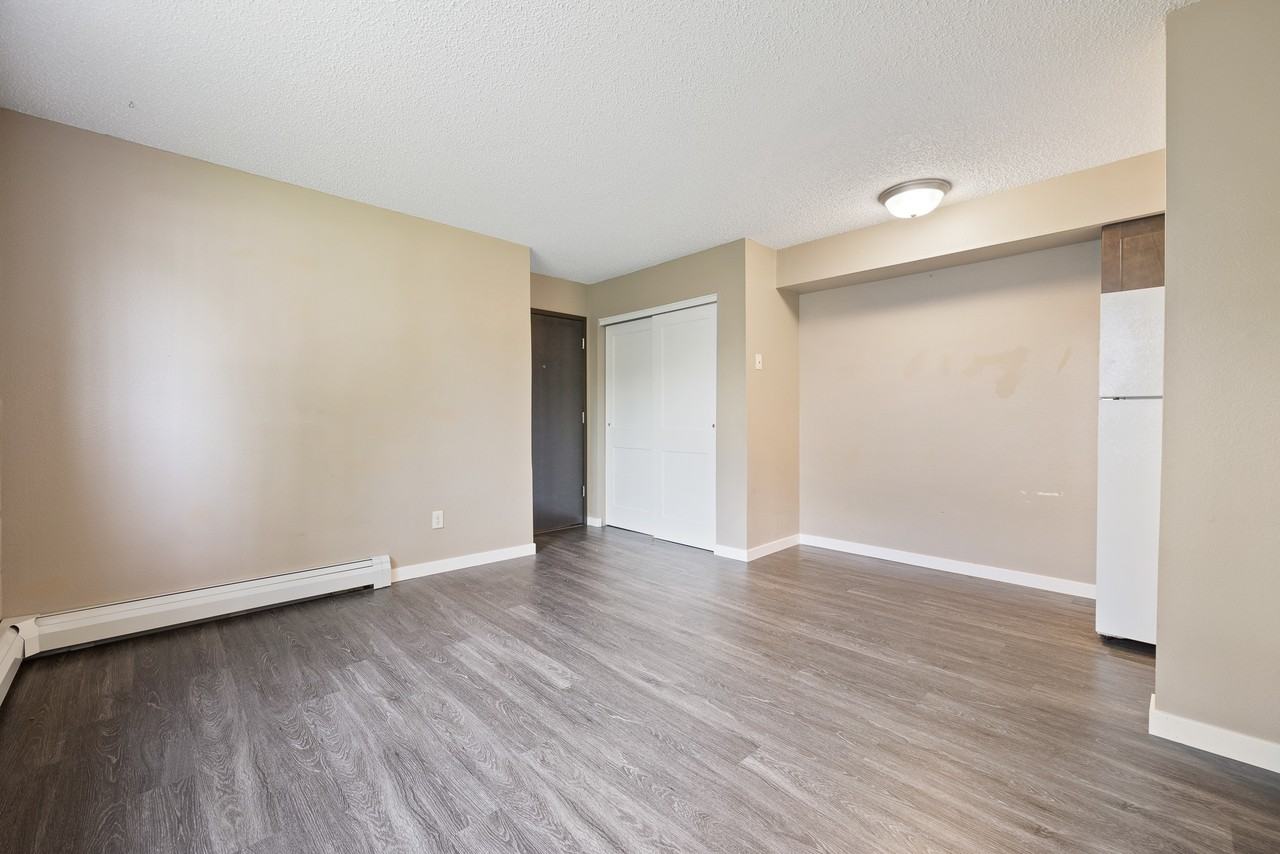 612 S Van Buren St #10 - Photo 3 of 11