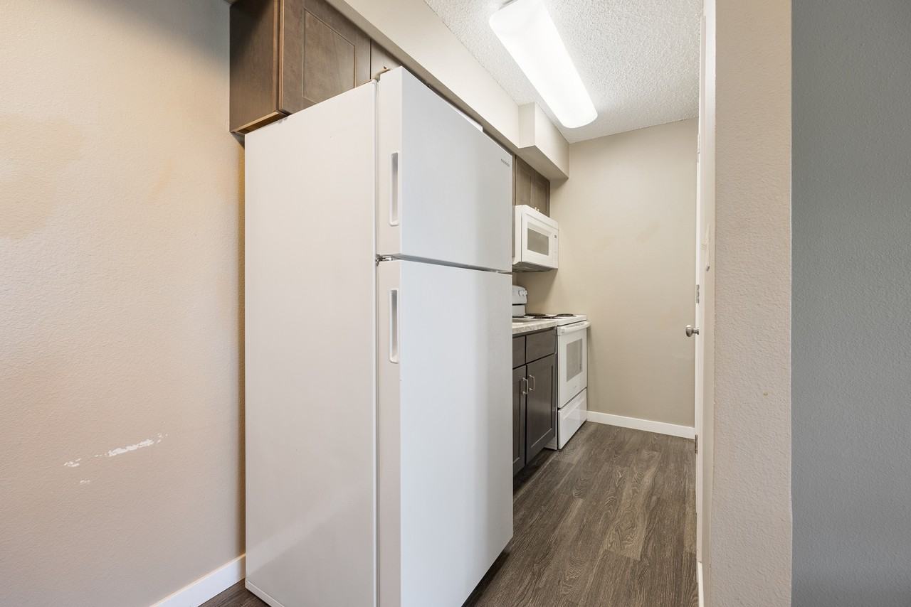 612 S Van Buren St #10 - Photo 4 of 11