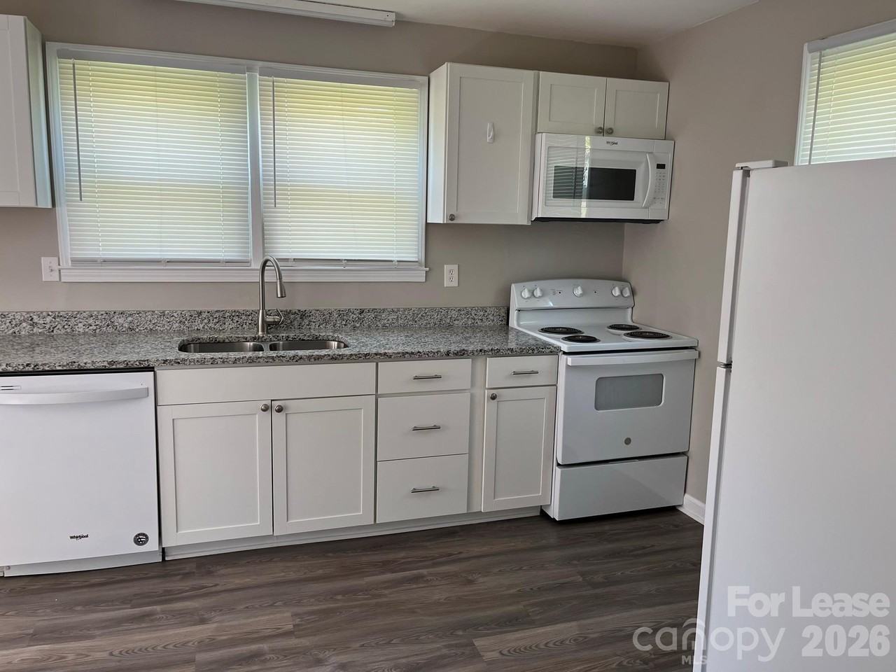 206 Wall St - Photo 2 of 8
