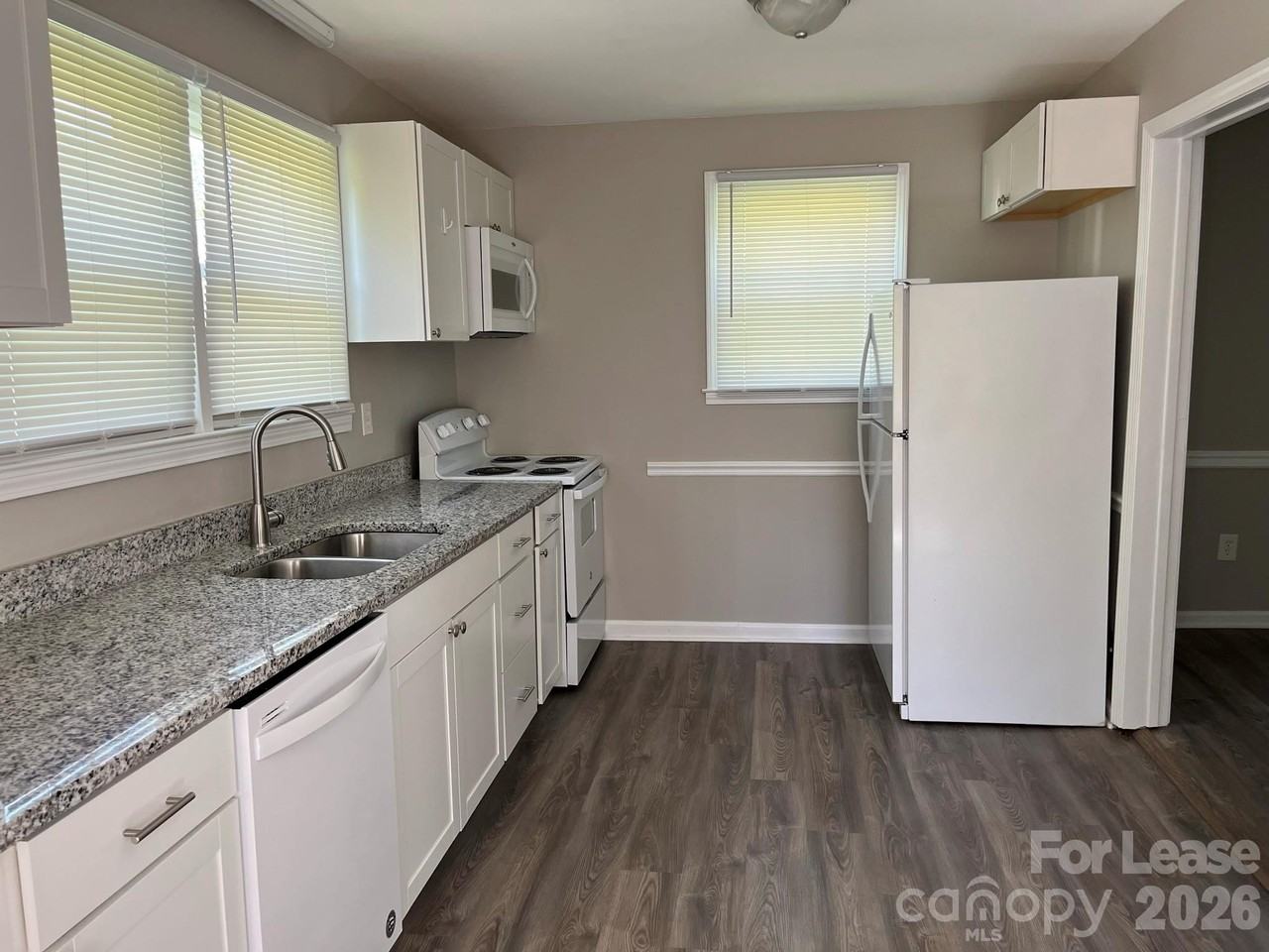 206 Wall St - Photo 3 of 8