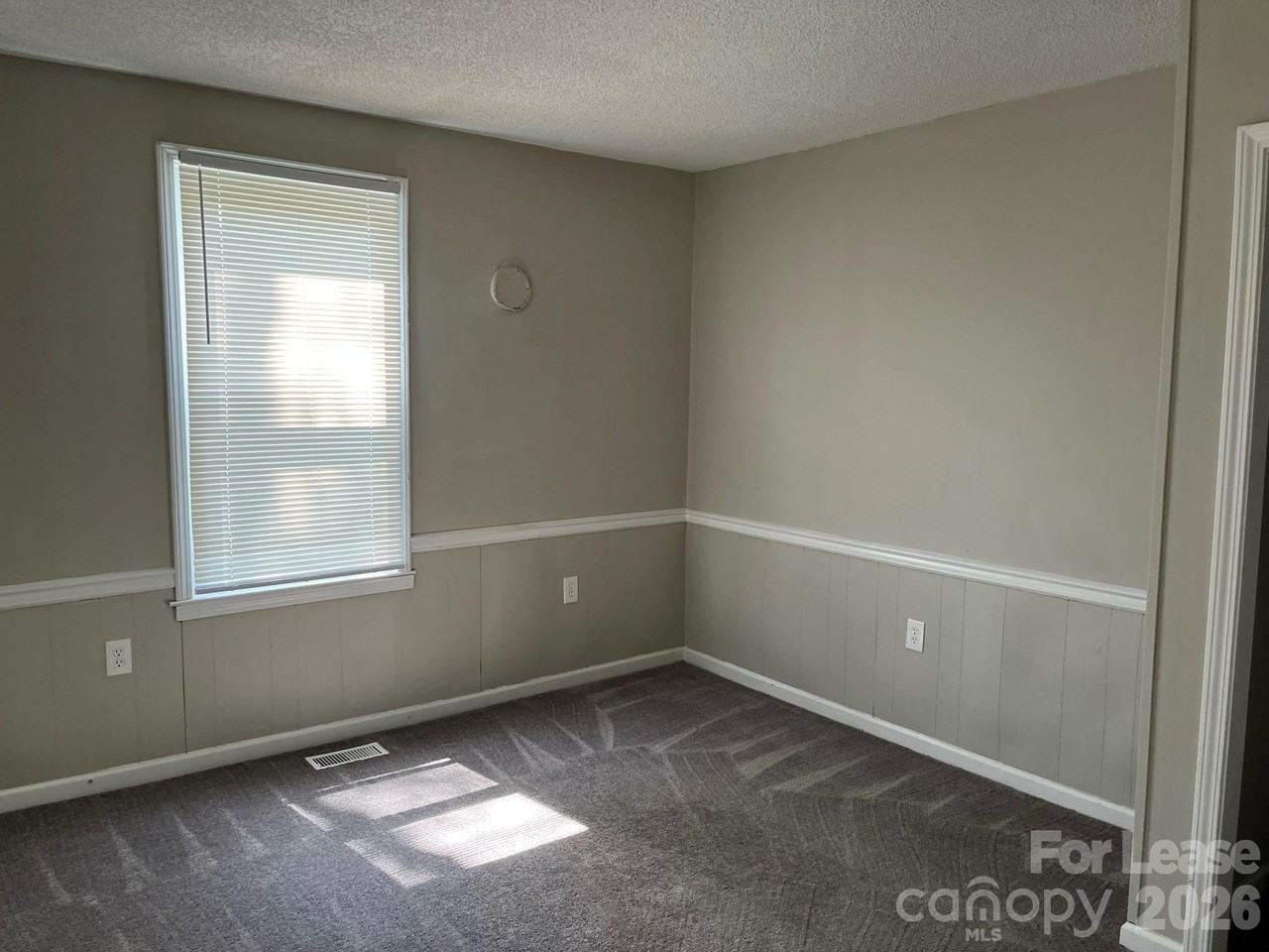 206 Wall St - Photo 5 of 8