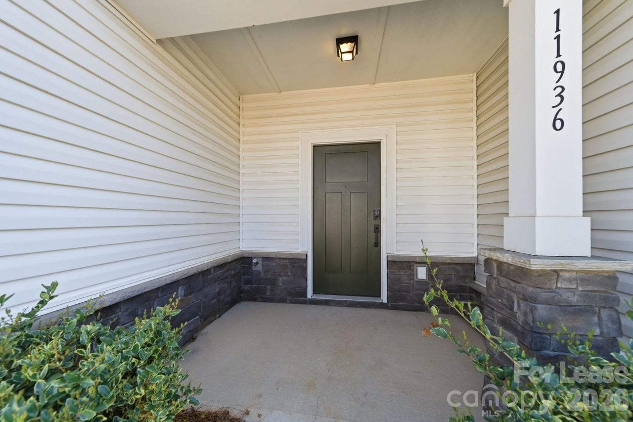 11936 Basking Dr - Photo 3 of 33