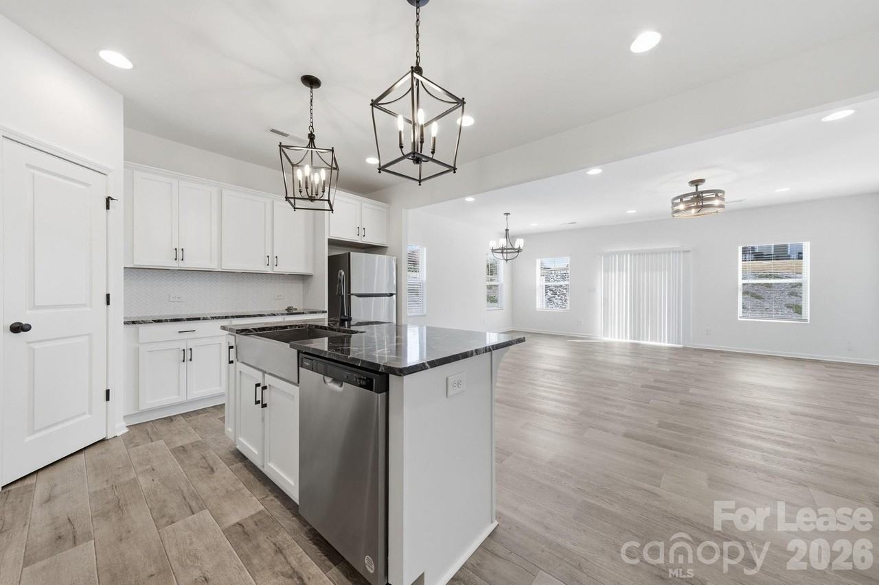 11936 Basking Dr - Photo 4 of 33