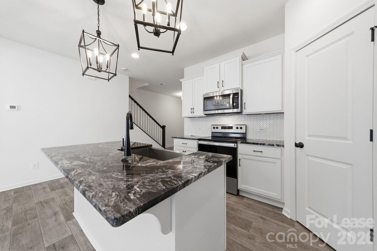 11936 Basking Dr - Photo 6 of 33