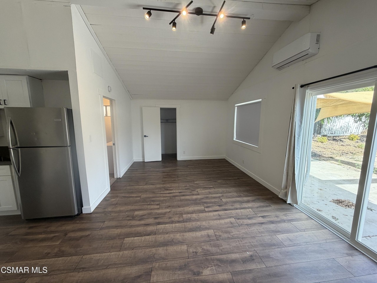 1332 Calle Crisantemo #B - Photo 4 of 10