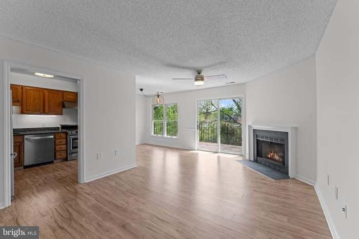 7255 Glen Hollow Ct #4 - Photo 2 of 34