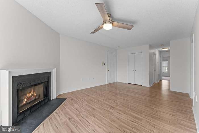 7255 Glen Hollow Ct #4 - Photo 3 of 34