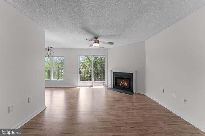 7255 Glen Hollow Ct #4 - Photo 4 of 34