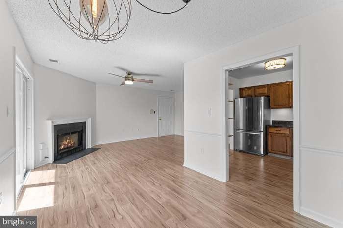 7255 Glen Hollow Ct #4 - Photo 6 of 34