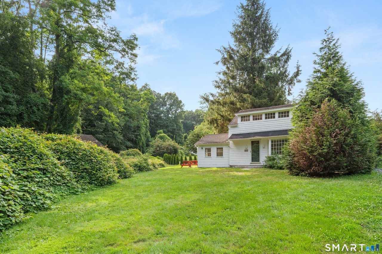 527 Danbury Rd - Photo 5 of 32