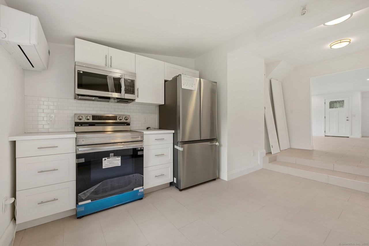 529 Danbury Rd #C - Photo 5 of 21