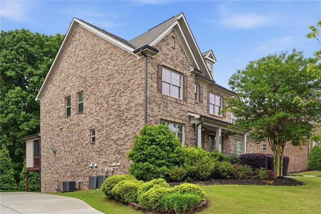 710 Deer Hollow Trce