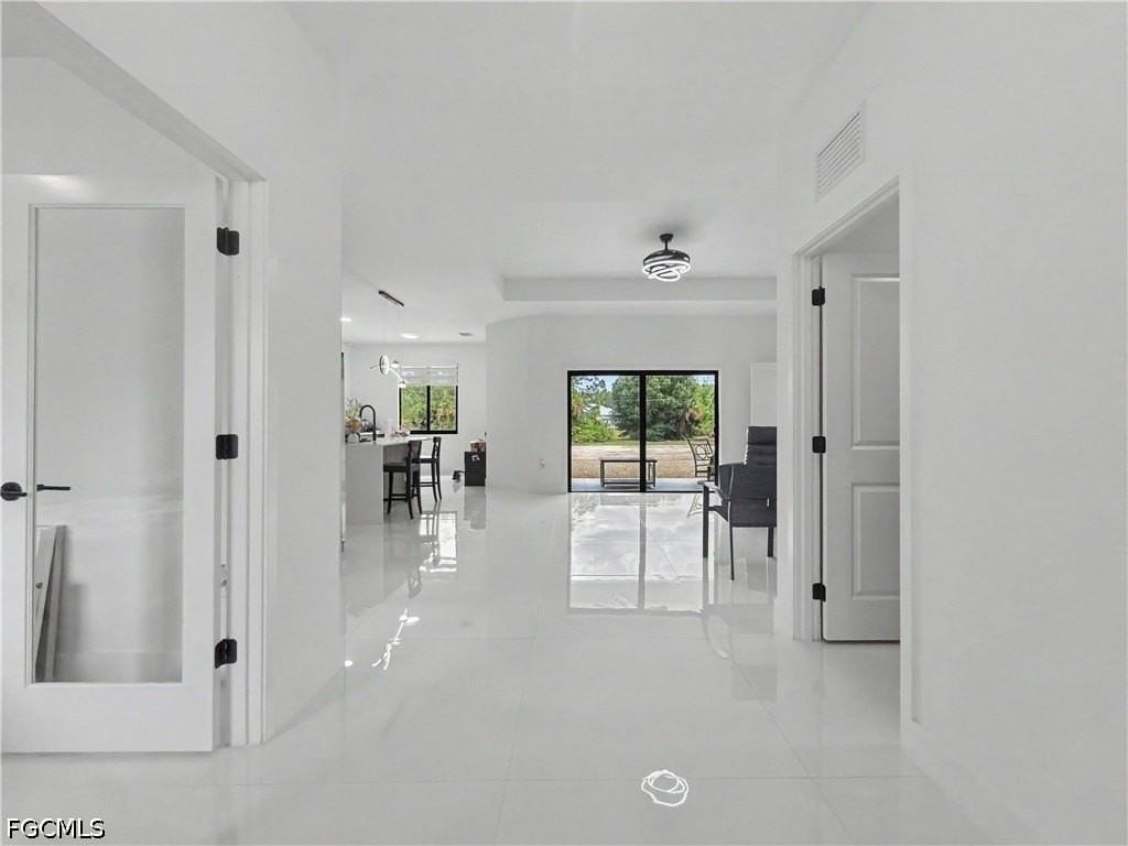 402 Thompson Ave - Photo 6 of 29