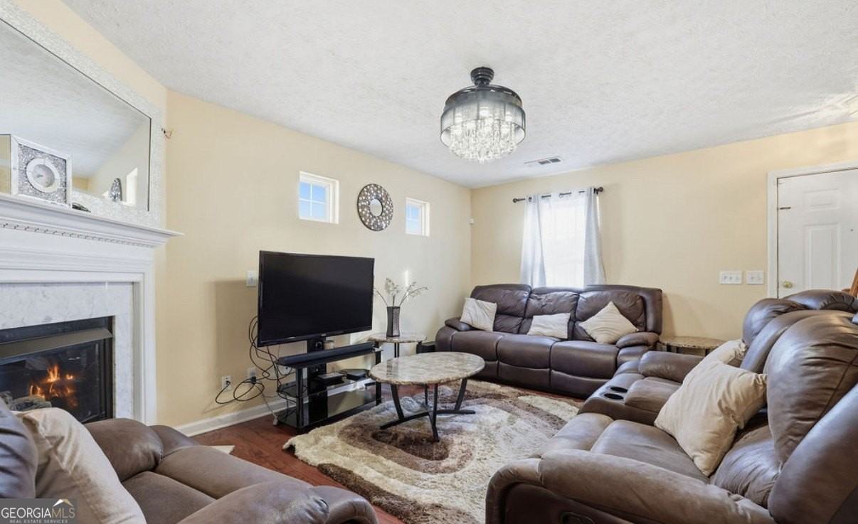 205 Oak Grove Way - Photo 3 of 18
