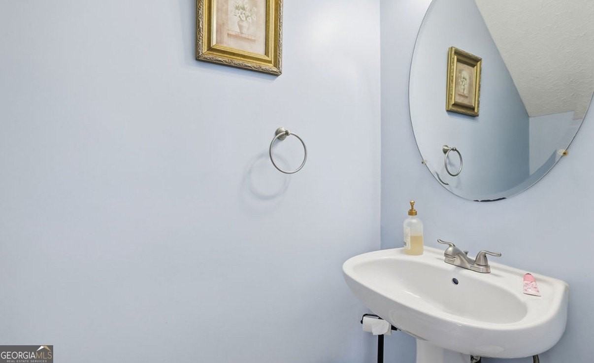 205 Oak Grove Way - Photo 7 of 18