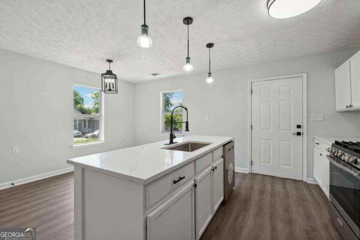 823 Humphries St Sw - Photo 7 of 22