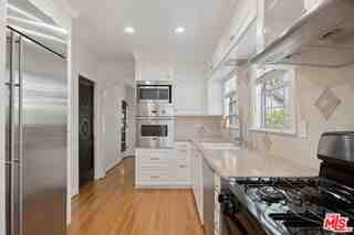 10762 Wellworth Ave - Photo 6 of 8