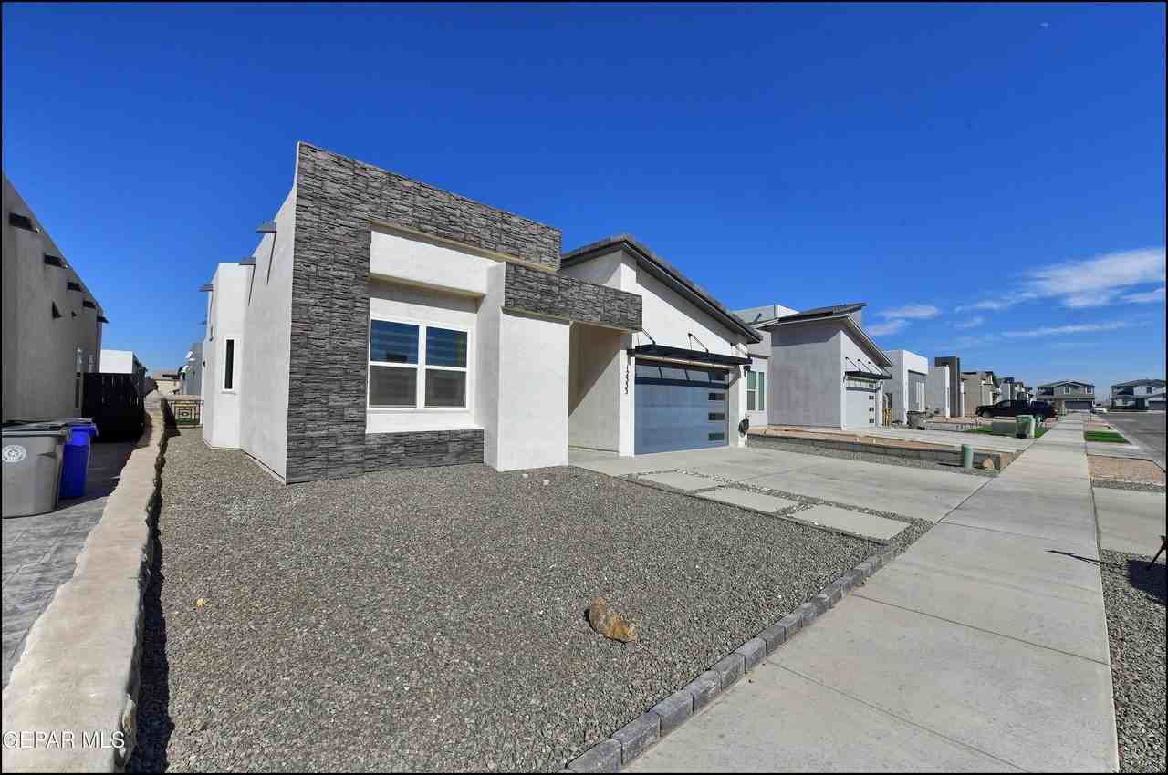 12333 Desert Wolf Ave - Photo 3 of 48