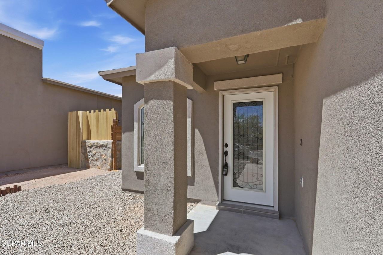 14609 Carlo Alvarado Dr - Photo 4 of 32